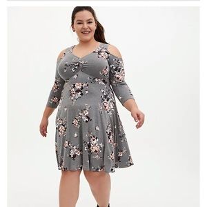 Torrid Grey Jersey Floral Cold Shoulder Dress Size 24 Like New
